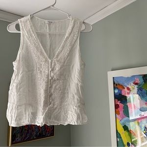 Eyeshadow cropped white tank top